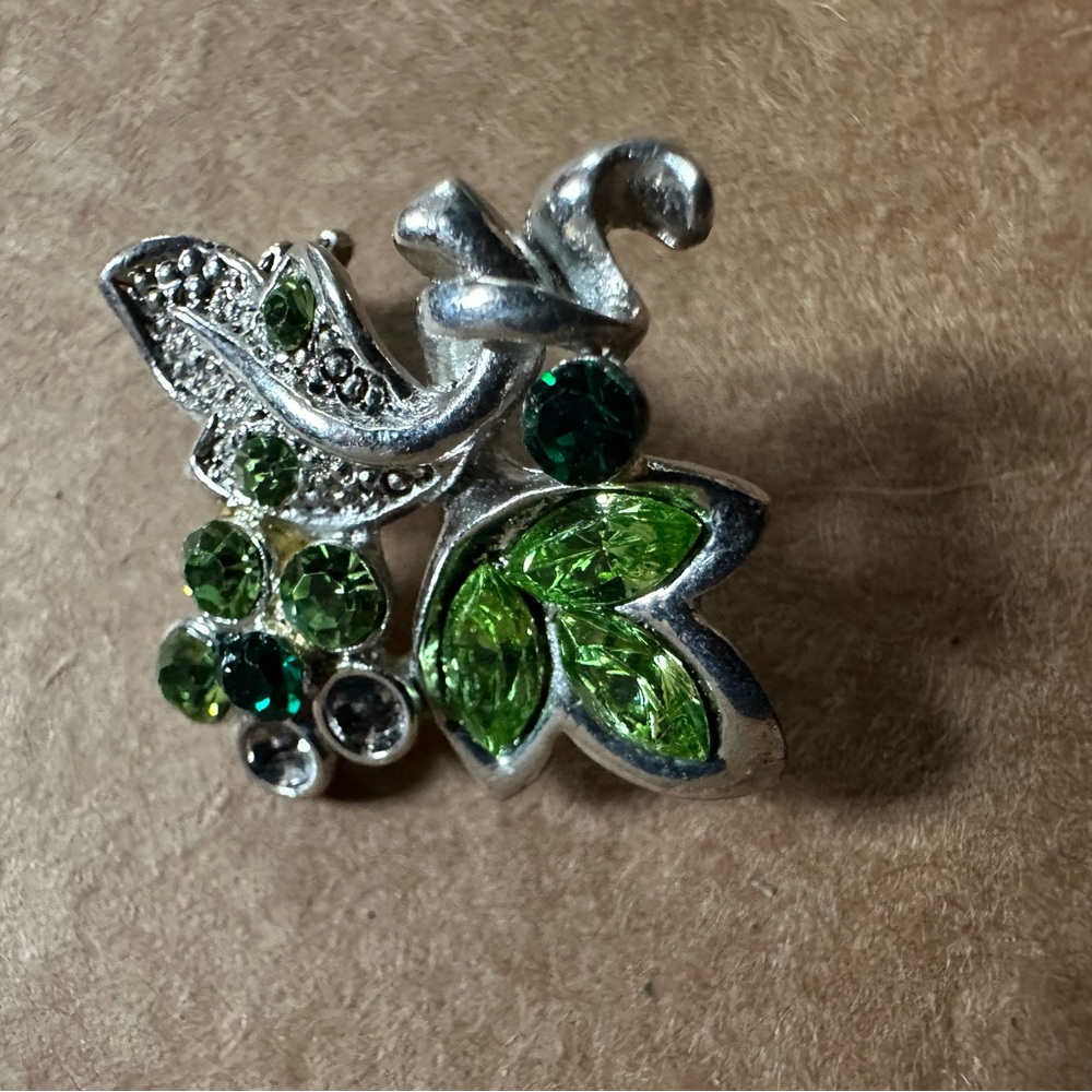 Vintage Silver and Green Brooch with Elegant Design